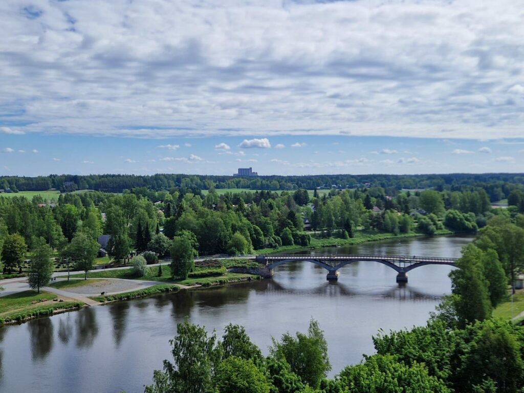 Kokemäenjoen vanha silta kesämaisemissa